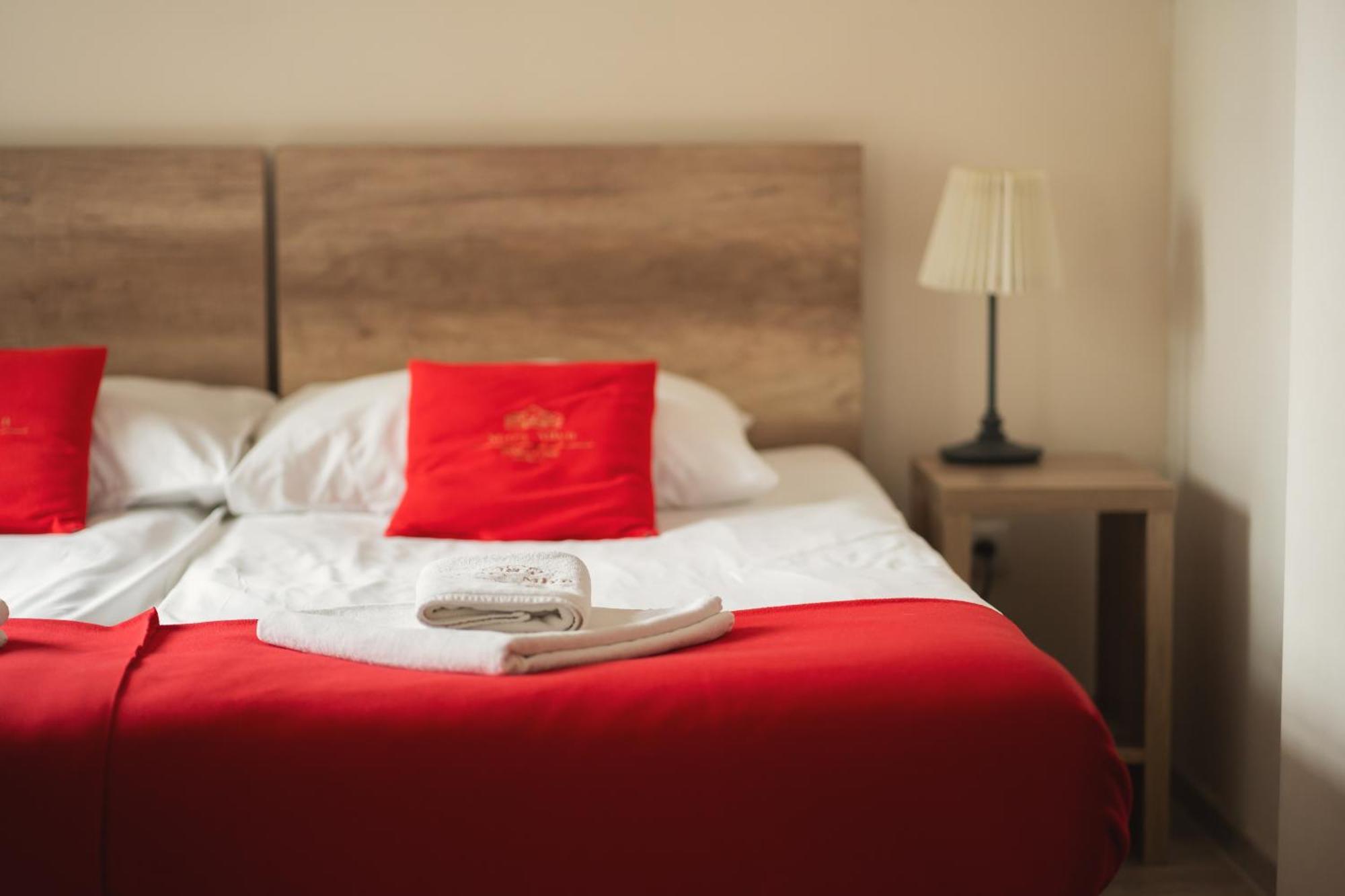 Hotel Stary Mlyn Strzeszyn Lubowo  Zimmer foto